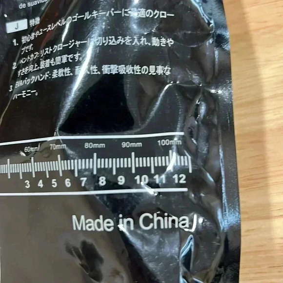 (19)NWT goal  keeper gloves - Picture 3 of 4